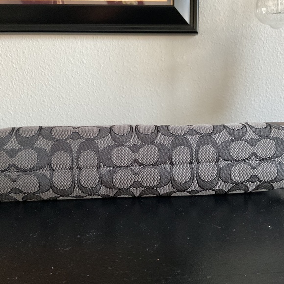 Classic COACH pre-loved cross body bag - Picture 7 of 12